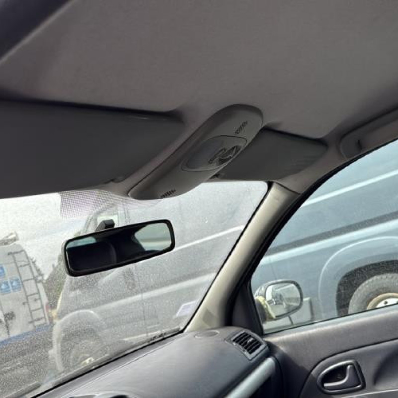 Custode arriere droit RENAULT CLIO 2 Photo n°14