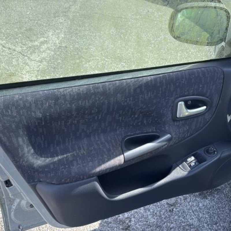 Malle/Hayon arriere RENAULT MEGANE 1 Photo n°12