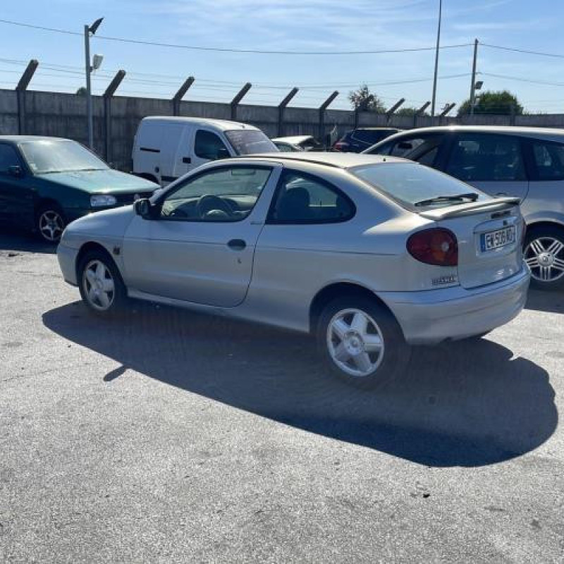 Compteur RENAULT MEGANE 1 Photo n°4