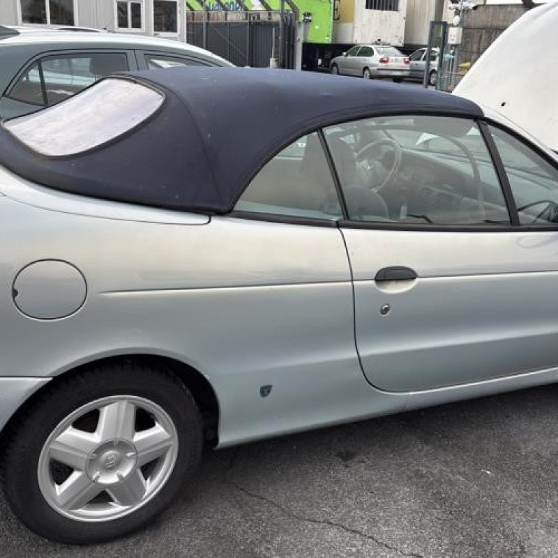 Compteur RENAULT MEGANE 1 Photo n°12