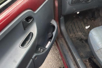 Etrier avant gauche (freinage) RENAULT KANGOO 1