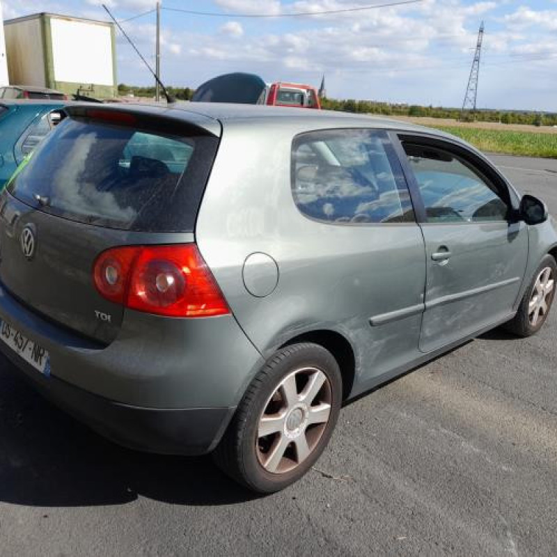 Reservoir essence VOLKSWAGEN GOLF 5 Photo n°3