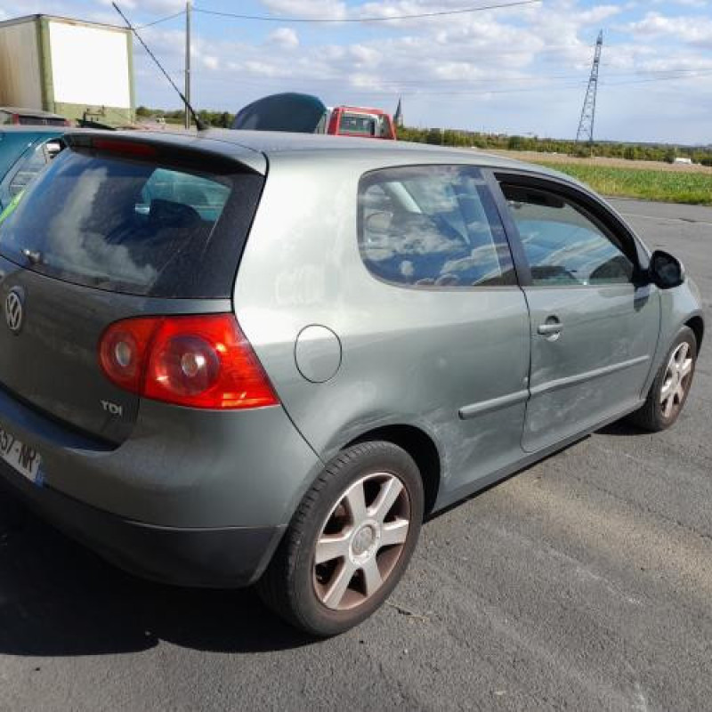 Reservoir essence VOLKSWAGEN GOLF 5 Photo n°4