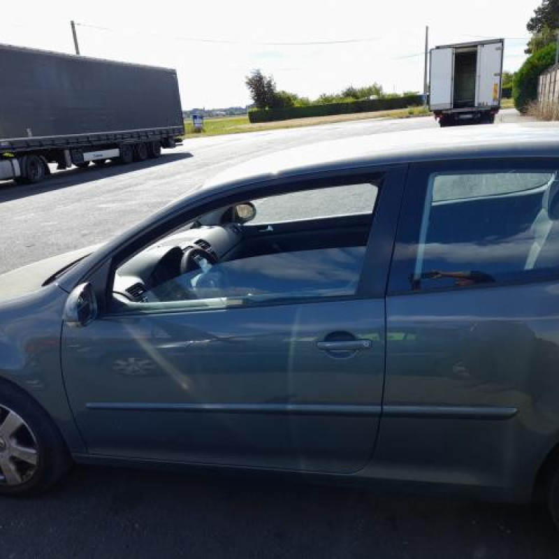 Reservoir essence VOLKSWAGEN GOLF 5 Photo n°6