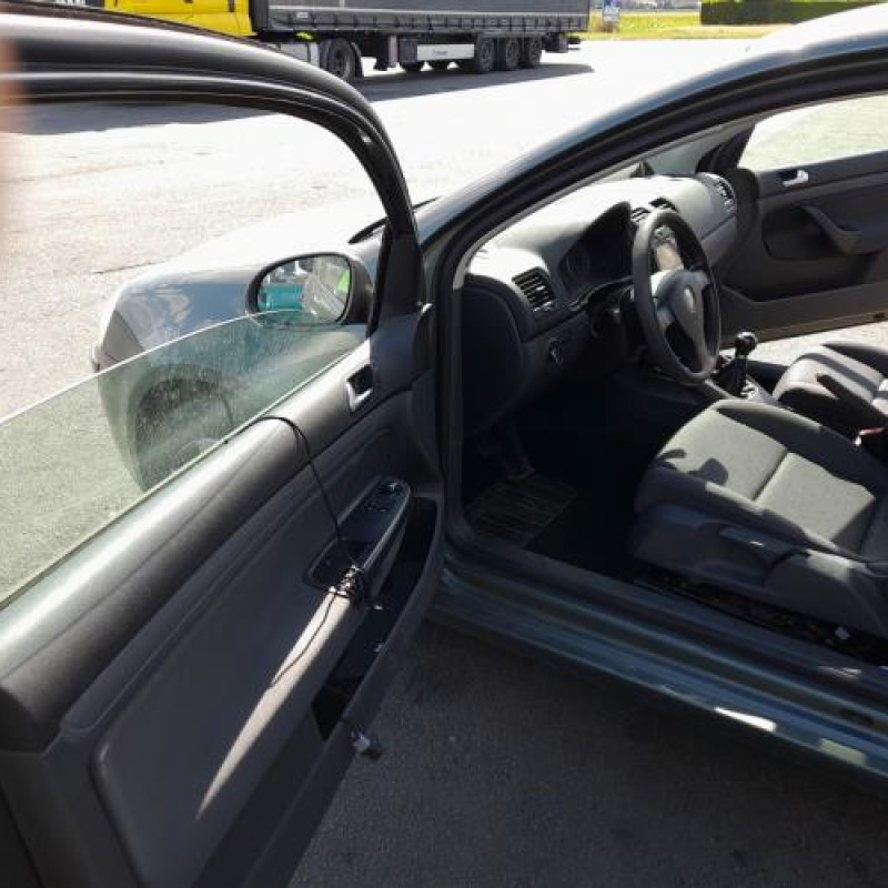 Reservoir essence VOLKSWAGEN GOLF 5 Photo n°9