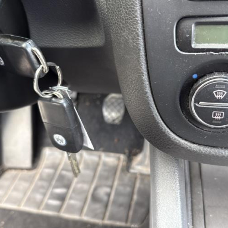 Reservoir essence VOLKSWAGEN GOLF 5 Photo n°20