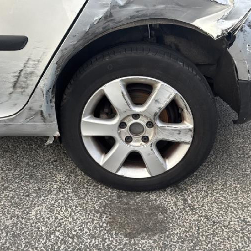 Reservoir essence VOLKSWAGEN GOLF 5 Photo n°9