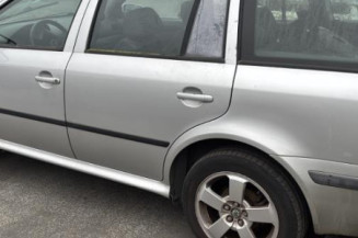 Serrure avant droit SKODA OCTAVIA 1