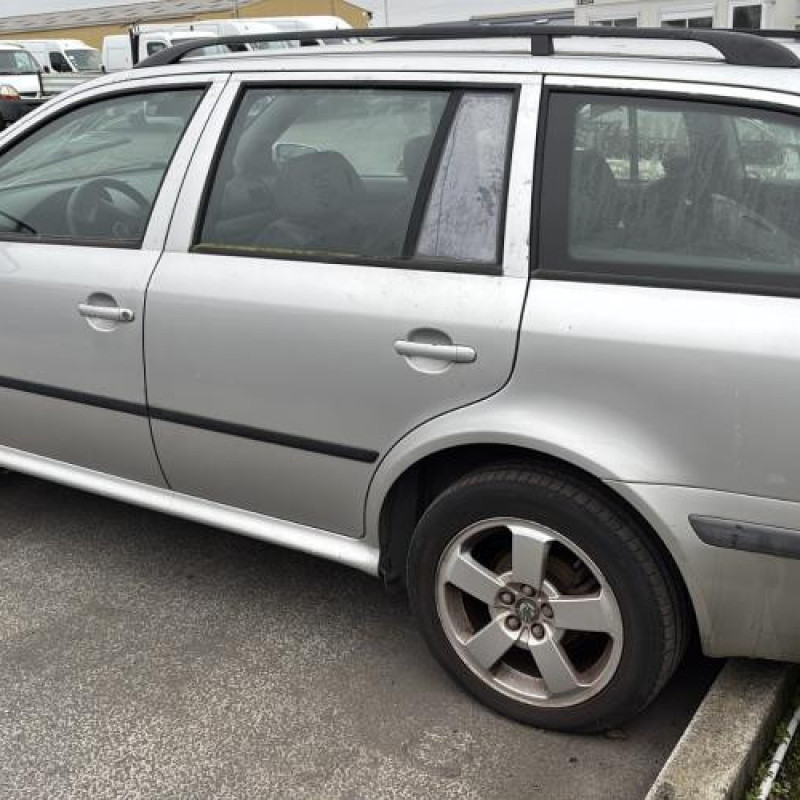 Serrure avant droit SKODA OCTAVIA 1 Photo n°7