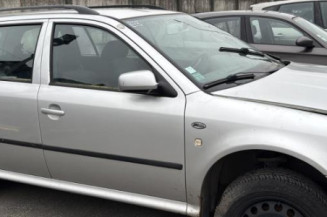 Serrure avant droit SKODA OCTAVIA 1