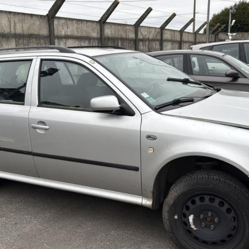 Serrure avant droit SKODA OCTAVIA 1 Photo n°8