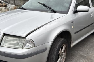 Serrure avant gauche SKODA OCTAVIA 1 Photo n°1