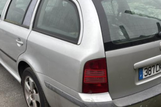 Serrure avant gauche SKODA OCTAVIA 1