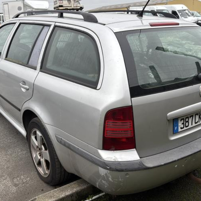 Serrure avant gauche SKODA OCTAVIA 1 Photo n°4