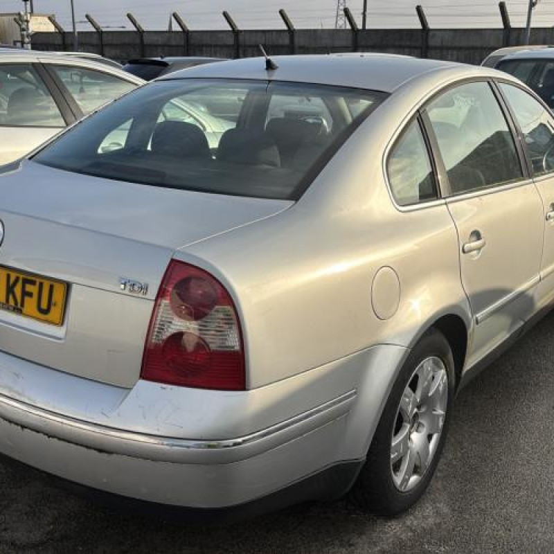 Feu arriere principal droit (feux) VOLKSWAGEN PASSAT 4 Photo n°3