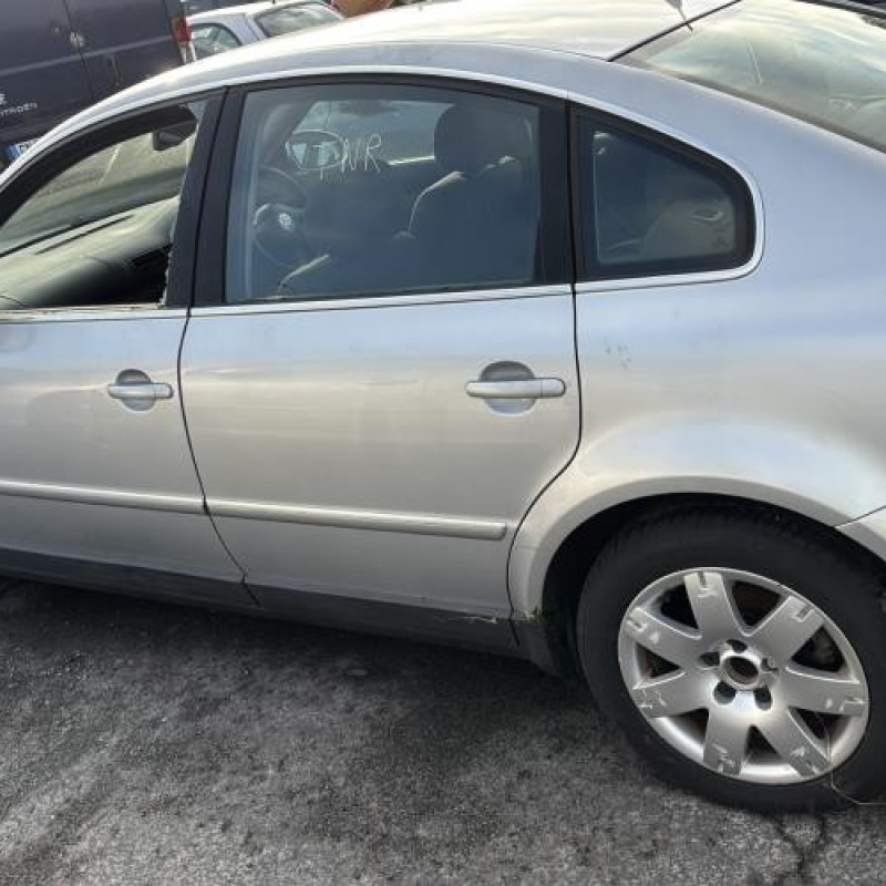 Feu arriere principal droit (feux) VOLKSWAGEN PASSAT 4 Photo n°6