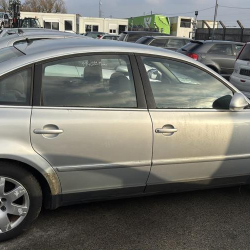 Feu arriere principal droit (feux) VOLKSWAGEN PASSAT 4 Photo n°7