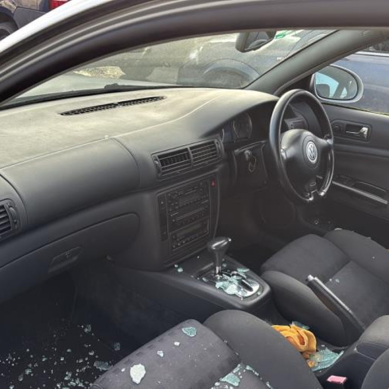 Feu arriere principal droit (feux) VOLKSWAGEN PASSAT 4 Photo n°10