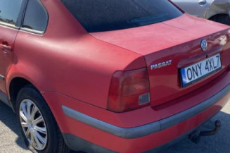 Pivot de moyeu avant gauche VOLKSWAGEN PASSAT 4