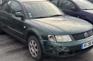 Leve vitre electrique avant gauche VOLKSWAGEN PASSAT 4 Photo n°1