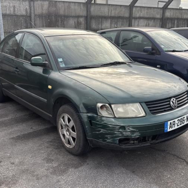 Pivot de moyeu avant droit VOLKSWAGEN PASSAT 4 Photo n°1