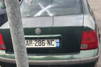 Pivot de moyeu avant droit VOLKSWAGEN PASSAT 4