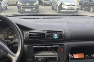 Pivot de moyeu avant droit VOLKSWAGEN PASSAT 4