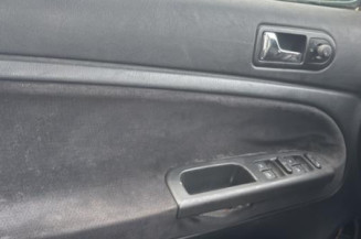 Pivot de moyeu avant gauche VOLKSWAGEN PASSAT 4