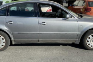 Serrure avant droit VOLKSWAGEN PASSAT 4