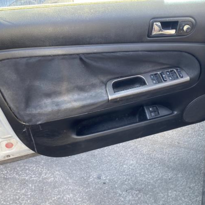 Feu arriere principal gauche (feux) VOLKSWAGEN PASSAT 4 Photo n°9