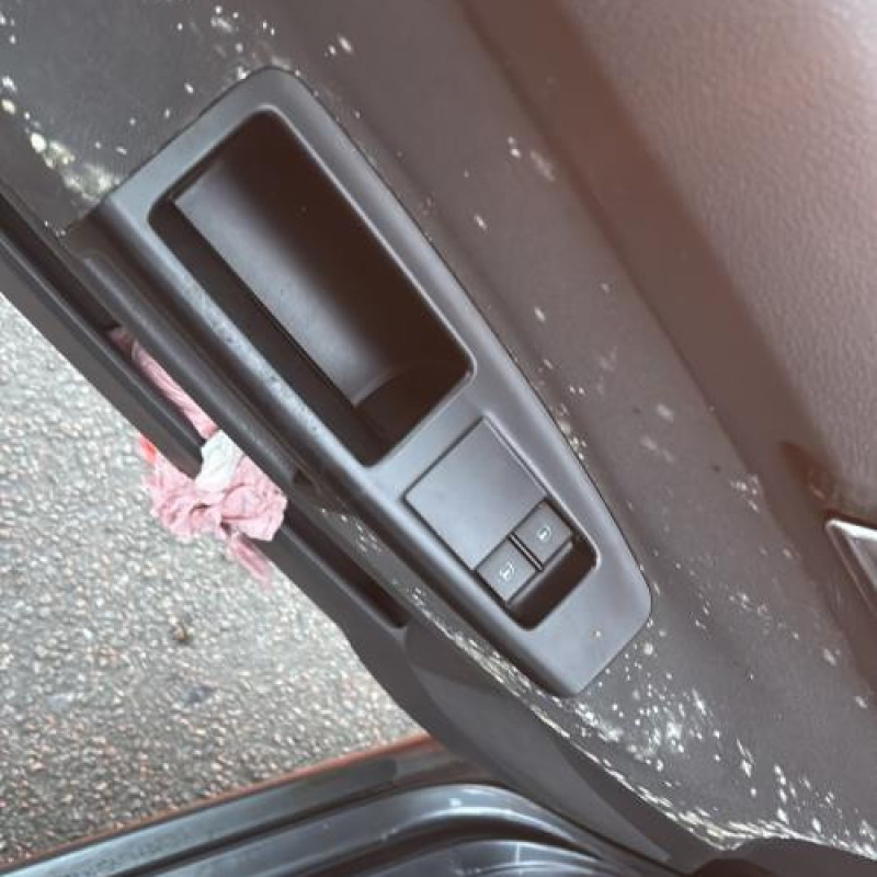 Serrure avant droit VOLKSWAGEN POLO 4 Photo n°10