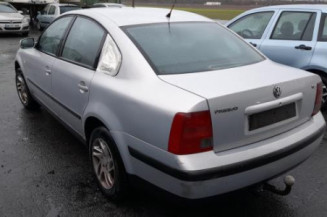 Pivot de moyeu avant gauche VOLKSWAGEN PASSAT 4