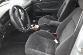 Pivot de moyeu avant gauche VOLKSWAGEN PASSAT 4