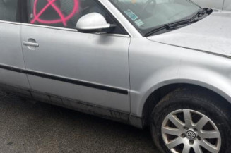 Serrure avant droit VOLKSWAGEN PASSAT 4