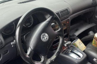 Serrure avant gauche VOLKSWAGEN PASSAT 4