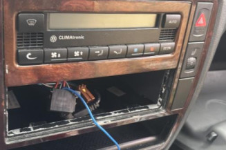 Serrure avant gauche VOLKSWAGEN PASSAT 4