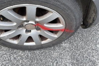 Pivot de moyeu avant gauche VOLKSWAGEN PASSAT 4