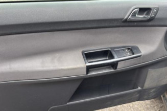 Serrure avant droit VOLKSWAGEN POLO 4