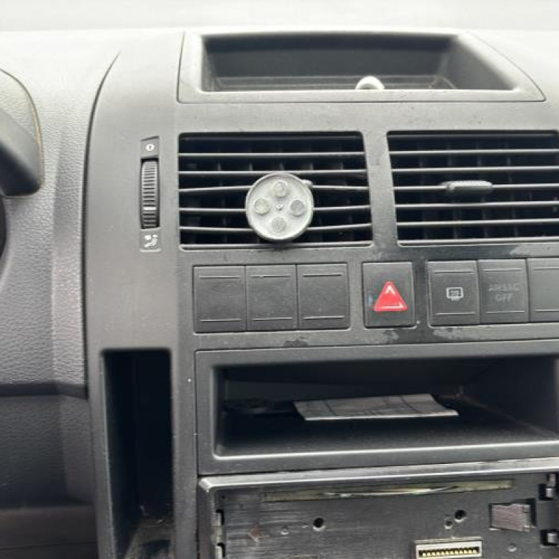 Serrure avant droit VOLKSWAGEN POLO 4 Photo n°18