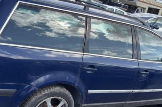 Serrure avant gauche VOLKSWAGEN PASSAT 4