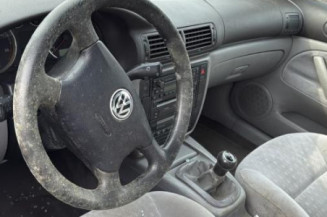 Serrure avant gauche VOLKSWAGEN PASSAT 4