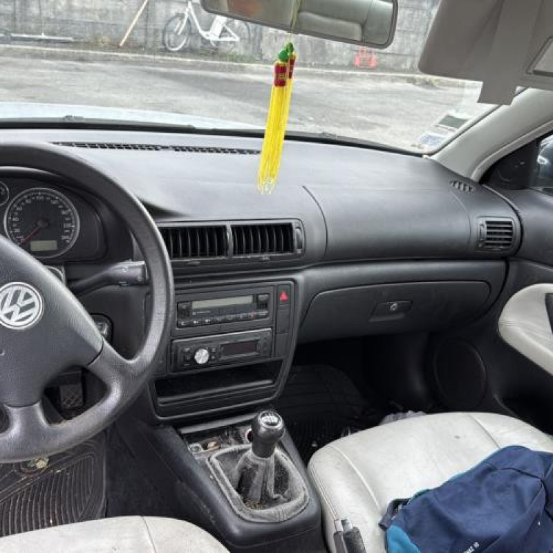 Feu arriere principal droit (feux) VOLKSWAGEN PASSAT 4 Photo n°15