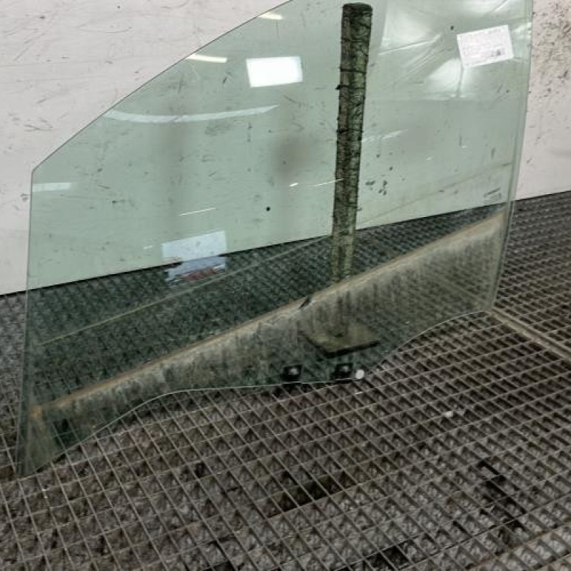 Vitre avant gauche RENAULT CLIO 4 Photo n°2