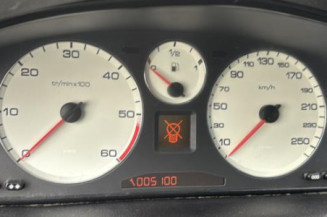 Bouton de coffre PEUGEOT 607