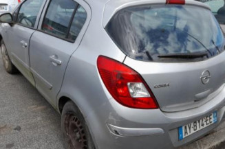 Custode avant gauche OPEL CORSA D