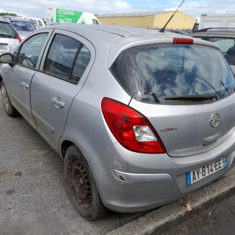 Face avant OPEL CORSA D Photo n°6