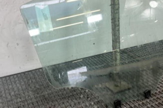 Vitre arriere droit PEUGEOT 208 1