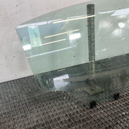 Vitre arriere droit PEUGEOT 208 1