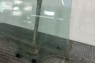 Vitre arriere droit PEUGEOT 208 1