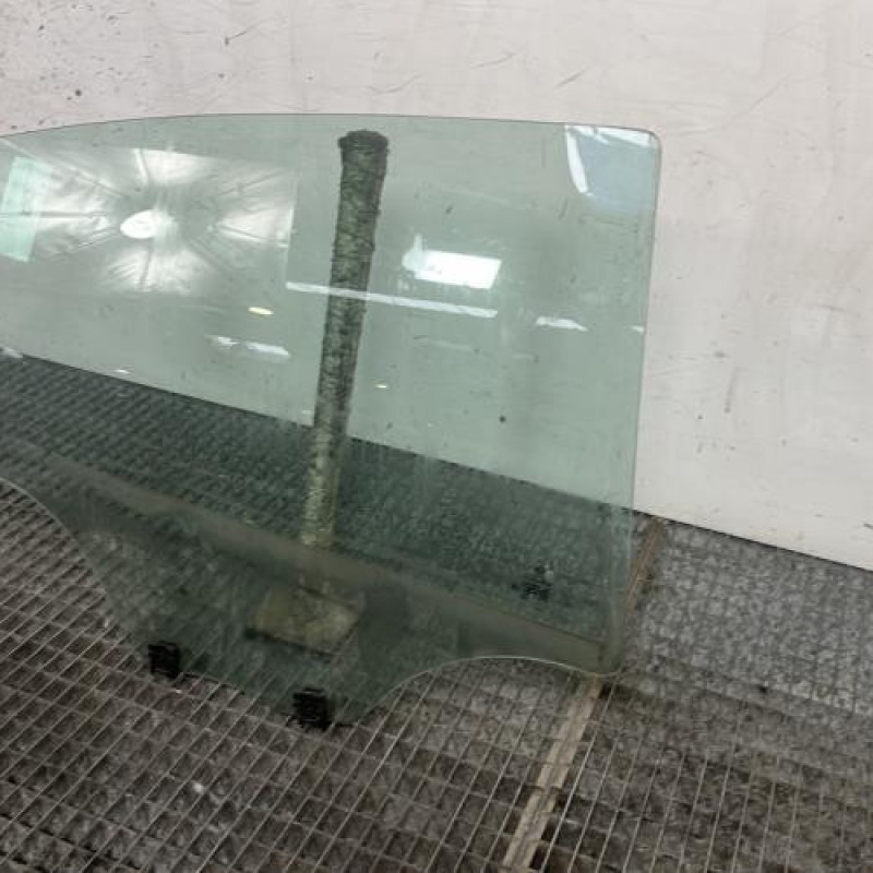 Vitre arriere droit PEUGEOT 208 1 Photo n°3